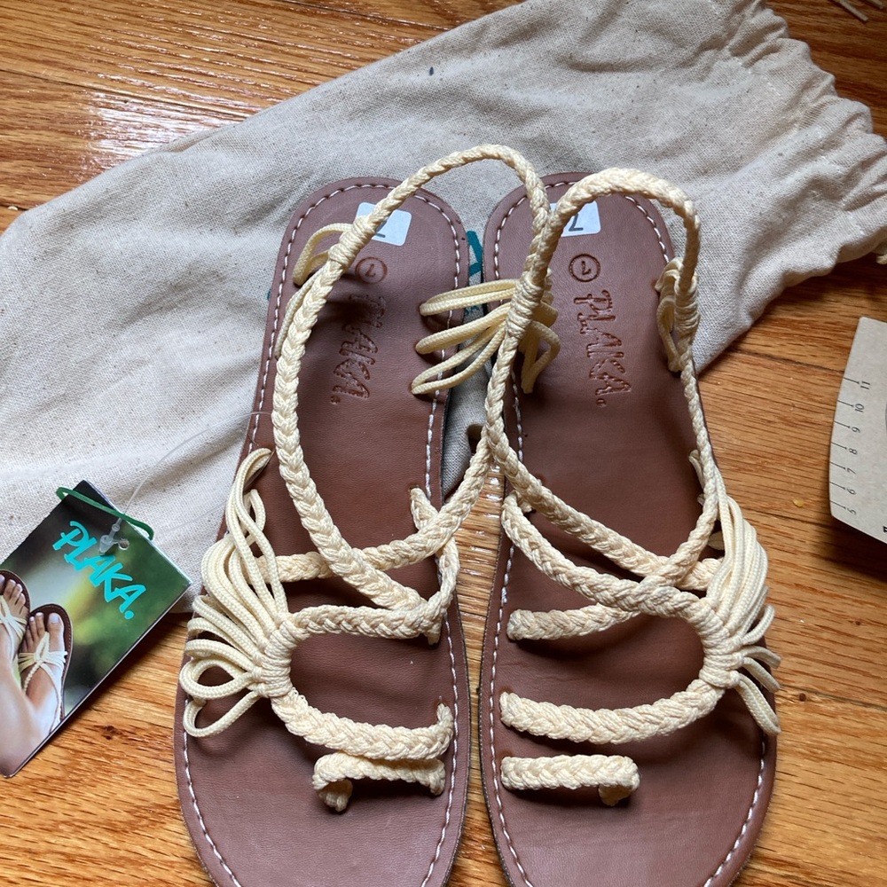 Plaka Palm Leaf Flat Sandals-Size 7-Sweet Ivory-Hand Woven Upper-Vegan NWT